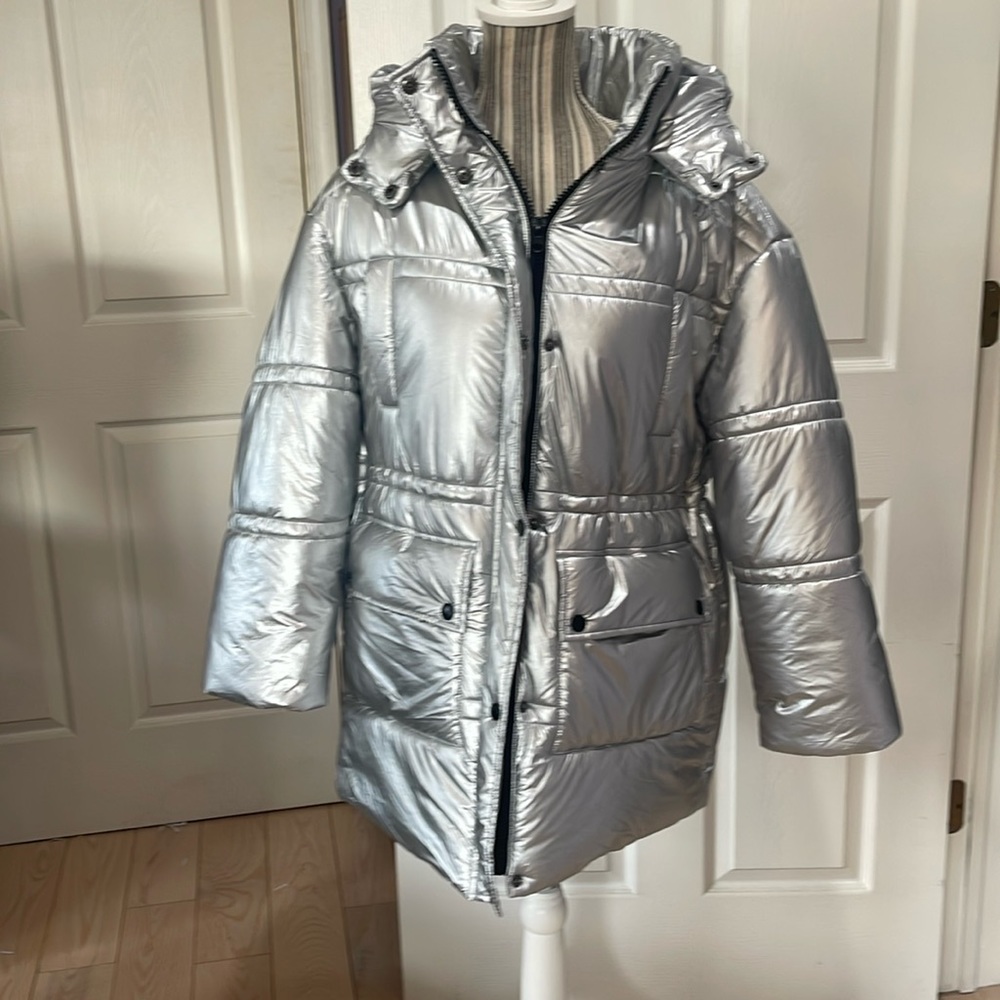 Urban outfitters Alice silver metallic puffer jacket size SP